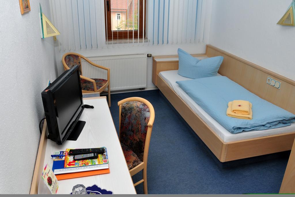 Hotel Am Hohen Schwarm Saalfeld Saale Δωμάτιο φωτογραφία