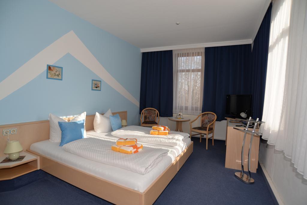 Hotel Am Hohen Schwarm Saalfeld Saale Εξωτερικό φωτογραφία